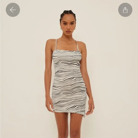 NA-KD Squared Neck Mini Dress - Picture 2 of 10